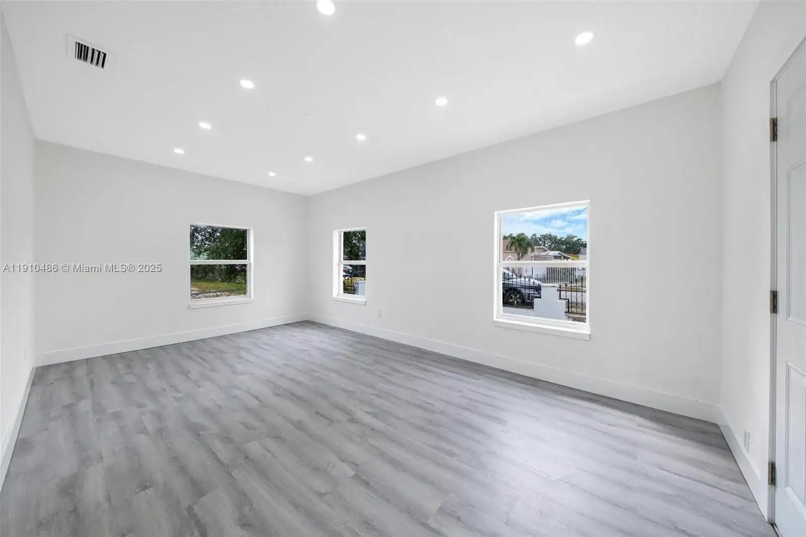 741 NW 77th Ter, Miami FL 33150 photo 3