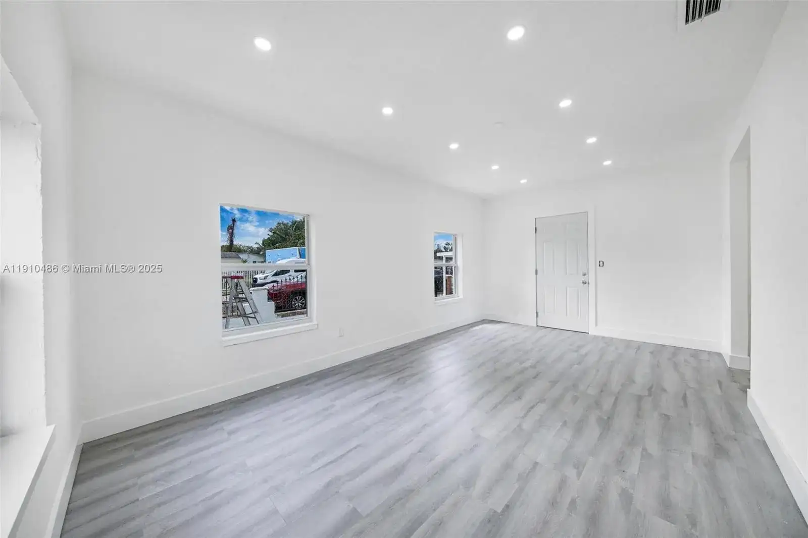 741 NW 77th Ter, Miami FL 33150 photo 5