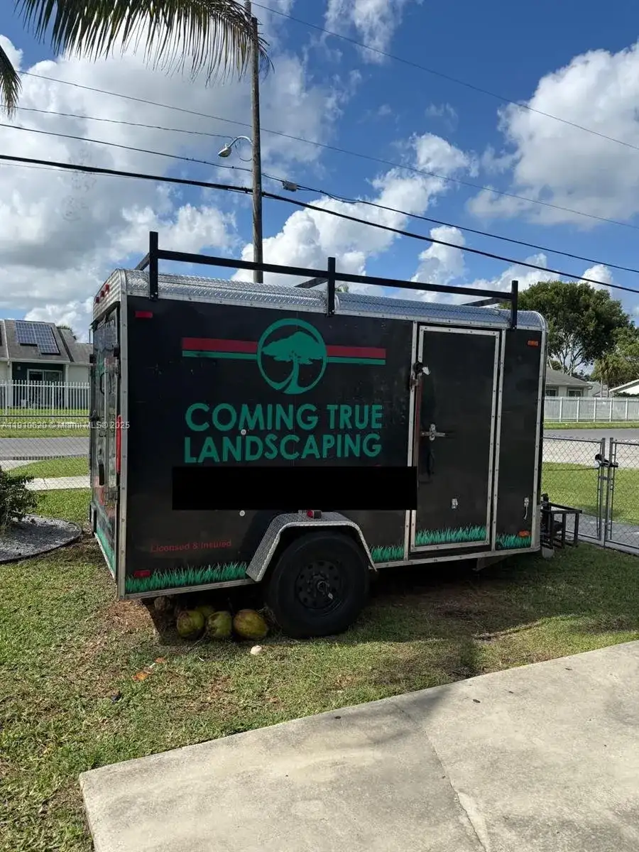 305 SW 9th Ave, Florida City FL 33034 photo 3