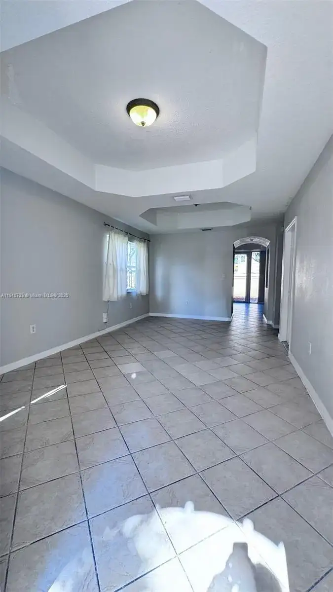 15245 SW 30th Ter, Miami FL 33185 photo 2
