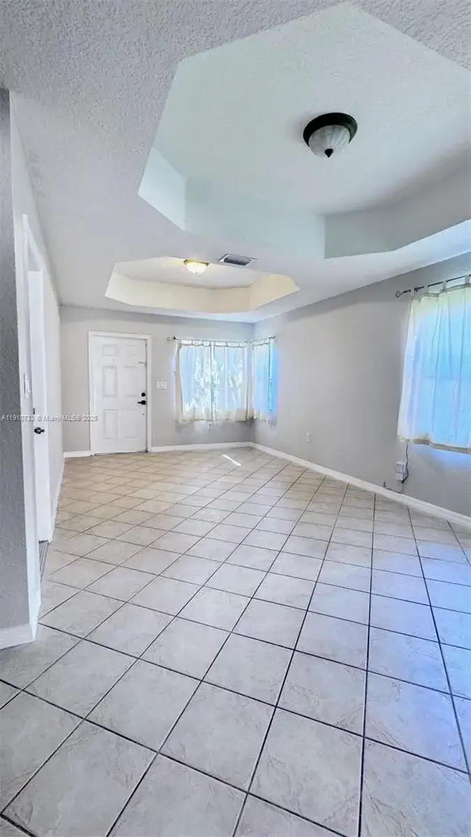 15245 SW 30th Ter, Miami FL 33185 photo 3