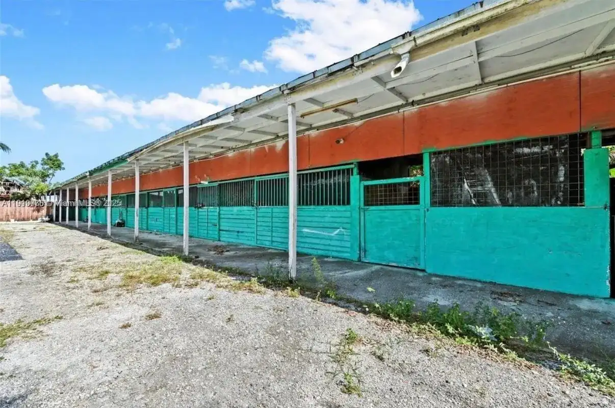 20235 SW 172nd Ave, Miami FL 33187 photo 2