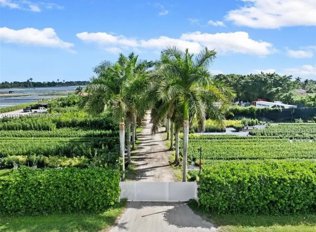 20235 SW 172nd Ave, Miami FL 33187 photo 3