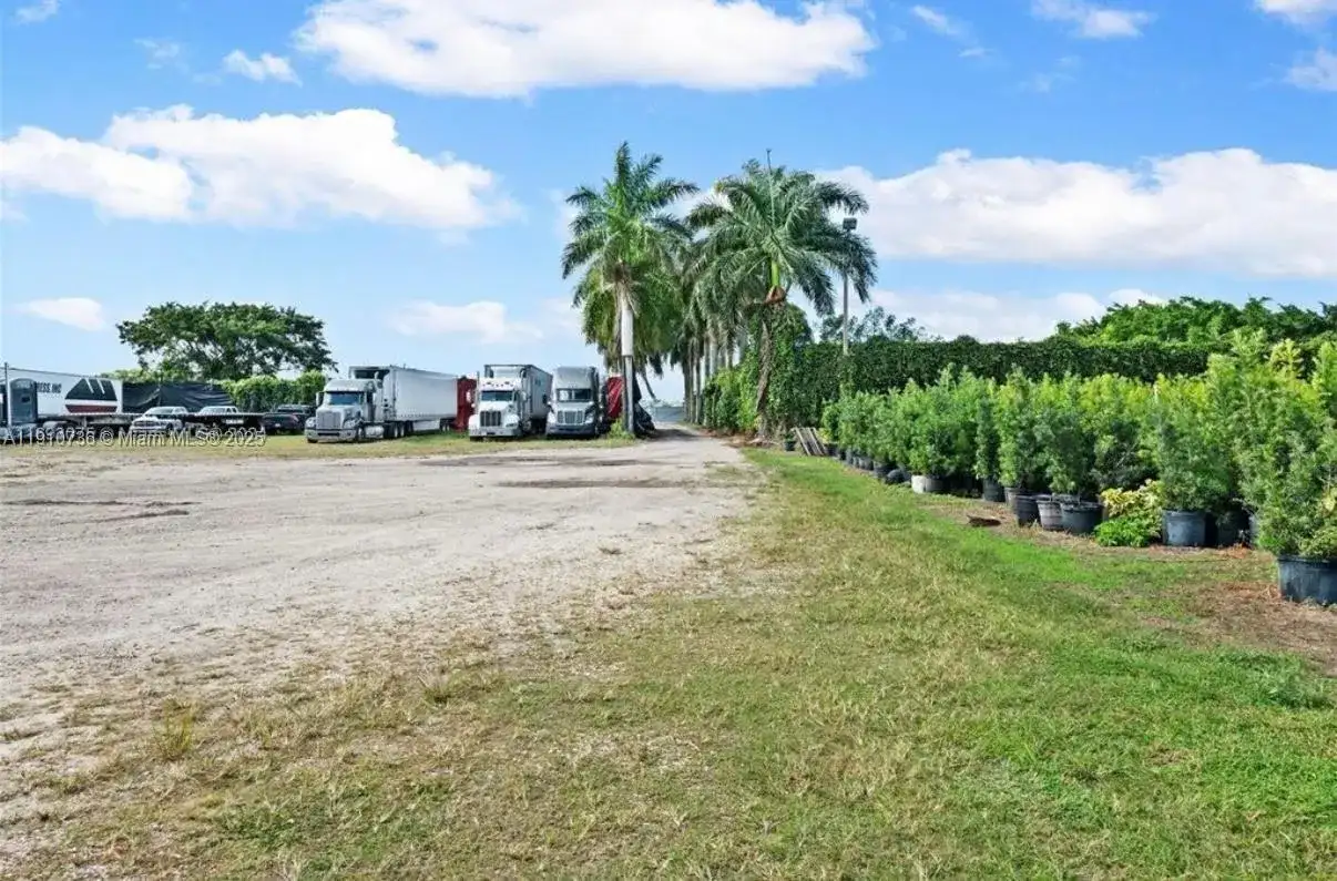 20235 SW 172nd Ave, Miami FL 33187 photo 4