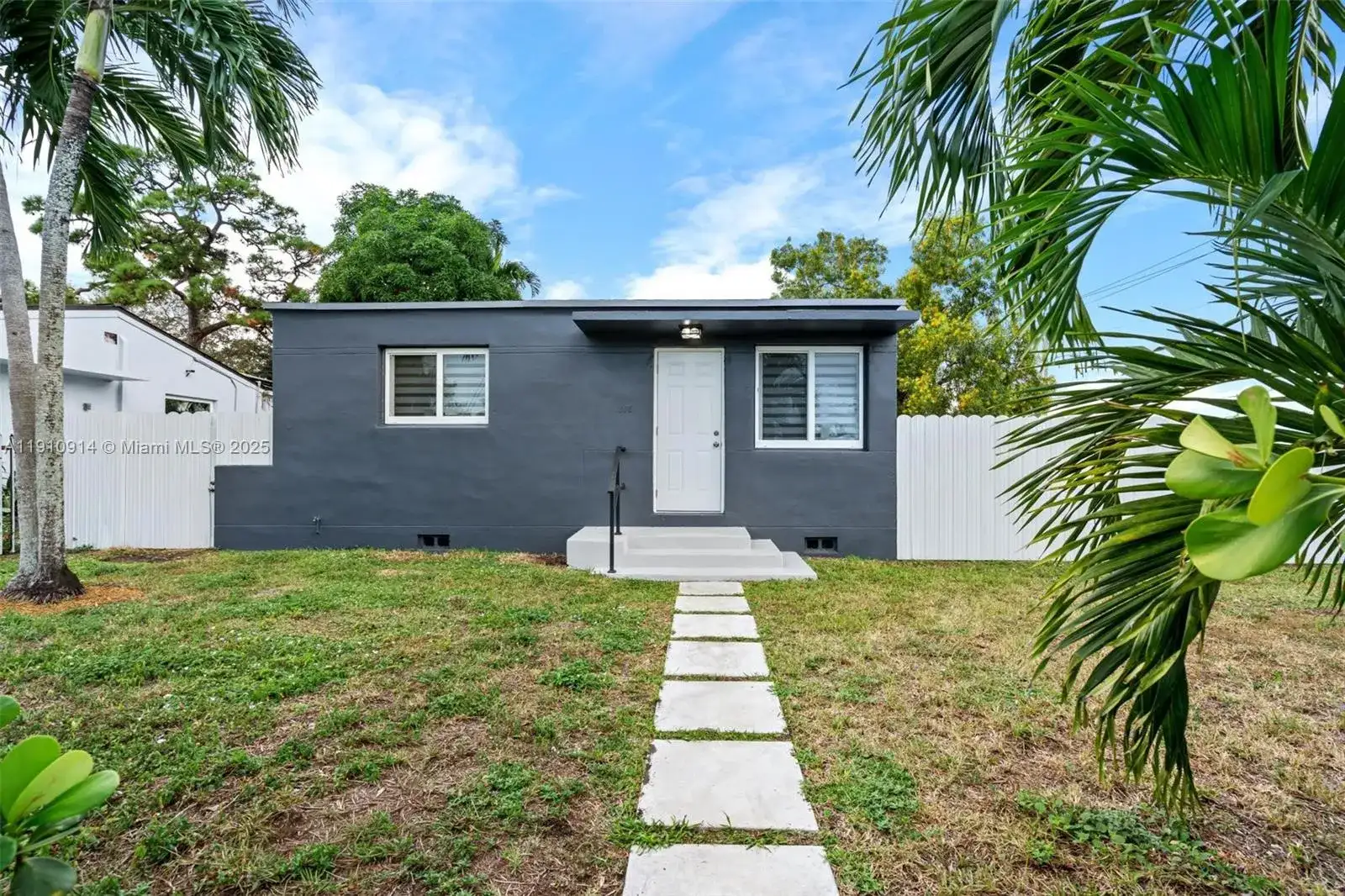 816 Codadad St, Opa-Locka FL 33054 photo 2