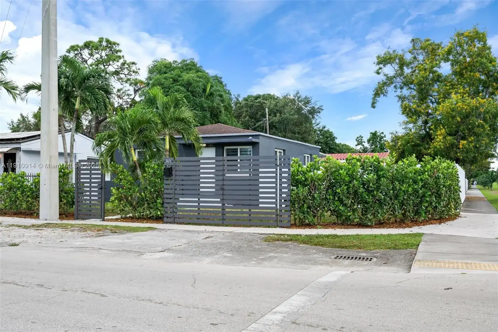 816 Codadad St, Opa-Locka FL 33054 photo 4