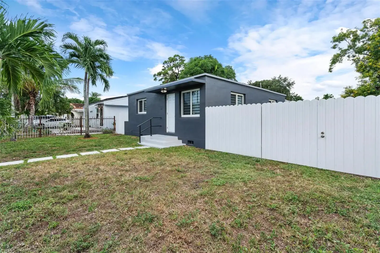 816 Codadad St, Opa-Locka FL 33054 photo 5