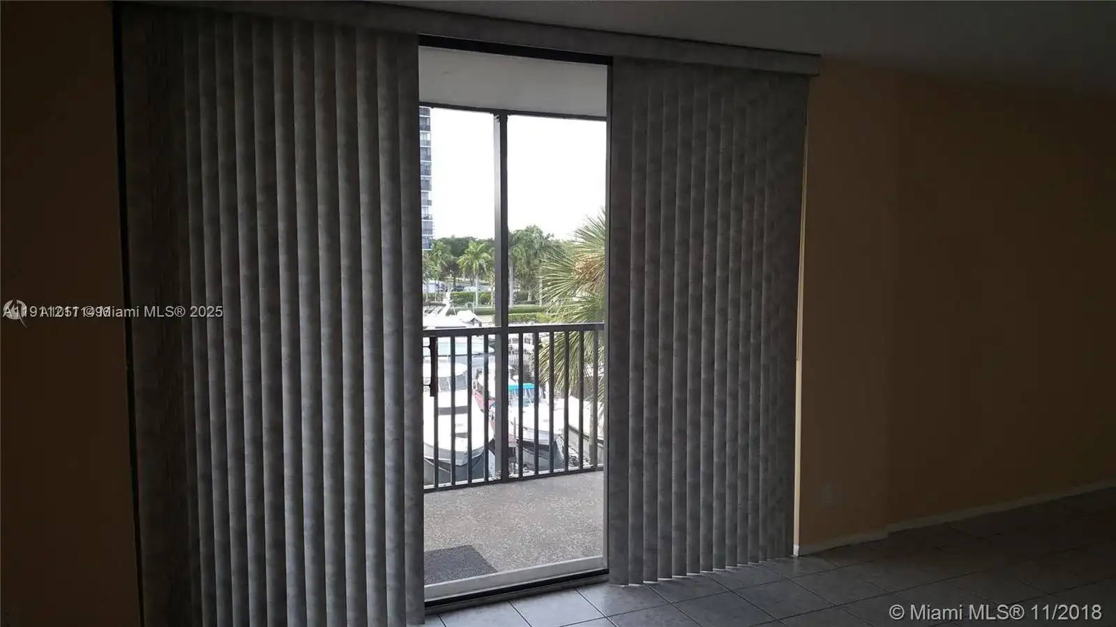 3401 N Country Club Dr # 412, Aventura FL 33180 photo 2