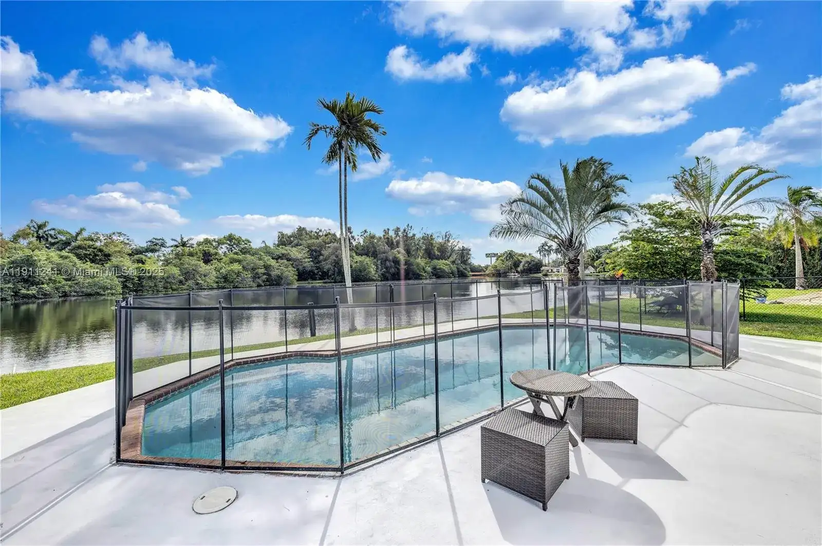 217 N 31st Ave, Hollywood FL 33021 photo 2