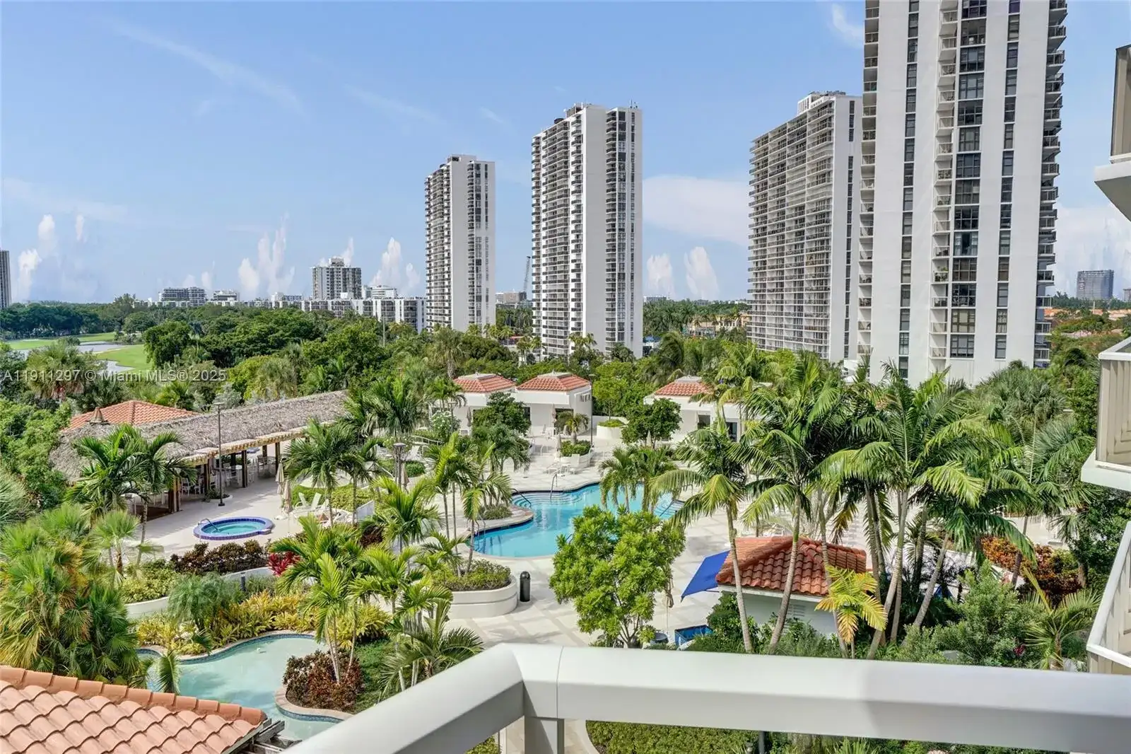 20281 E Country Club Dr # 511, Aventura FL 33180 photo 2