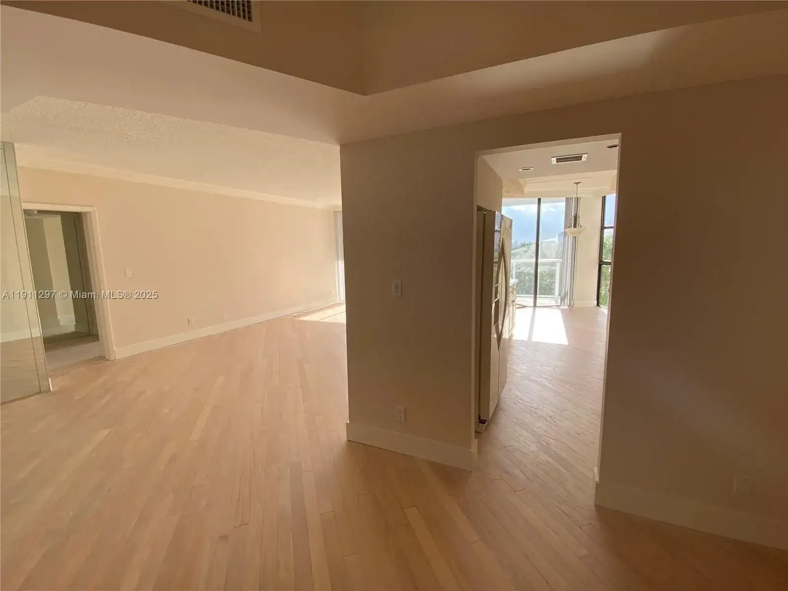 20281 E Country Club Dr # 511, Aventura FL 33180 photo 3