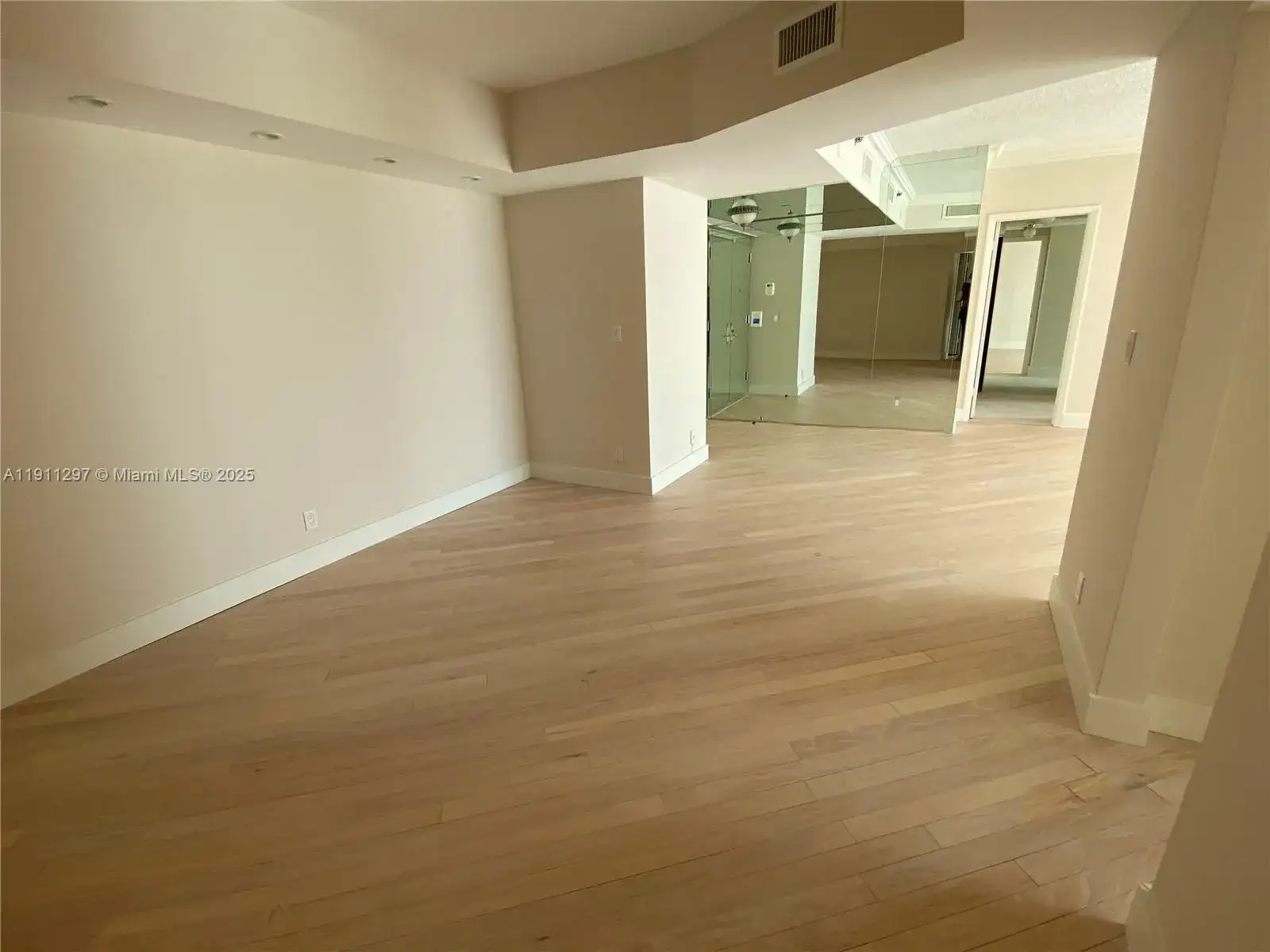 20281 E Country Club Dr # 511, Aventura FL 33180 photo 4