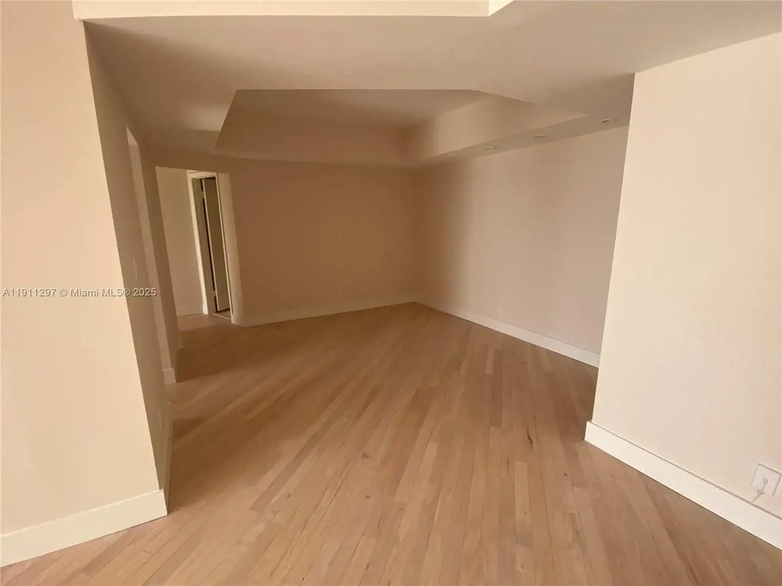 20281 E Country Club Dr # 511, Aventura FL 33180 photo 5