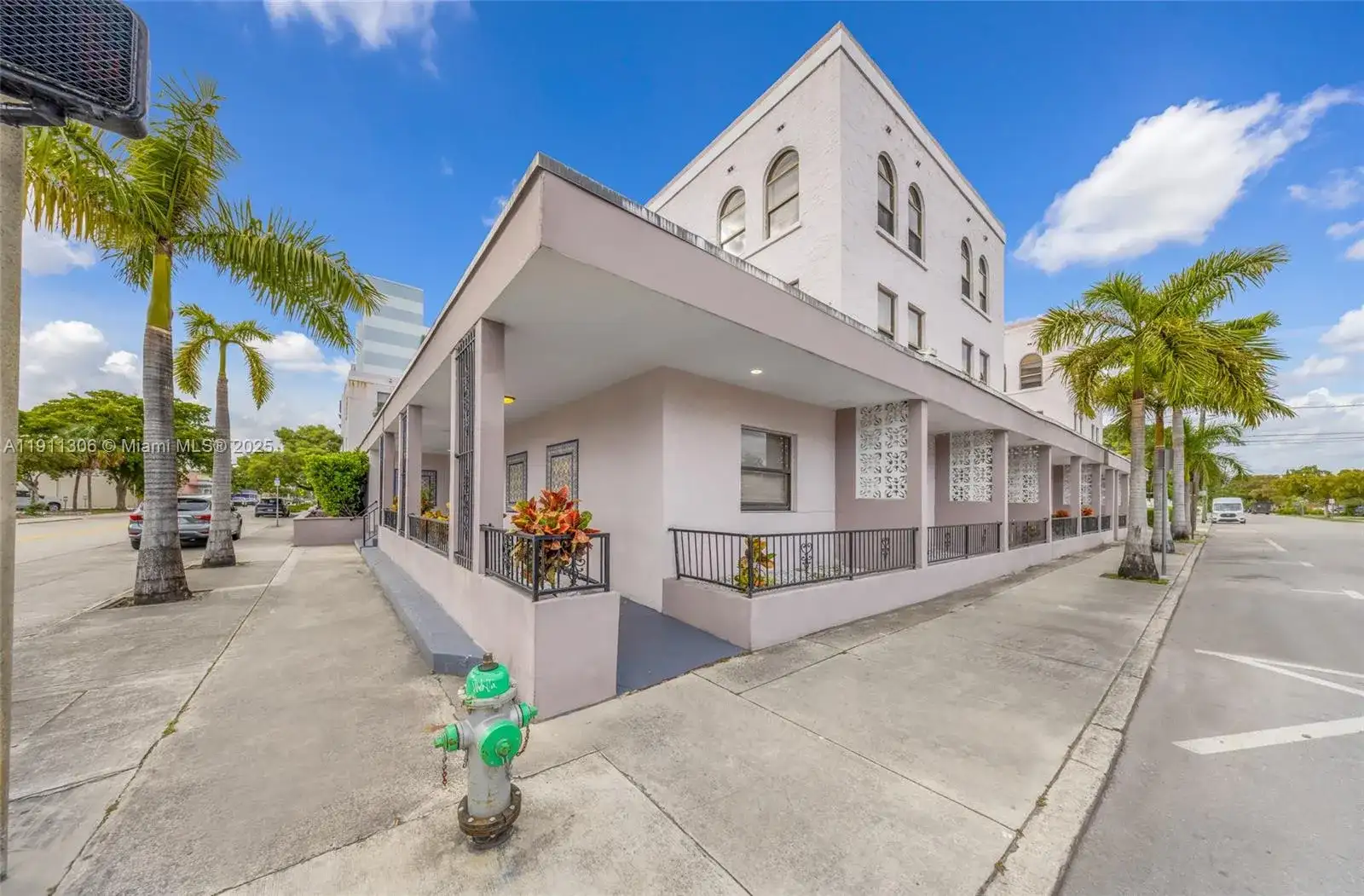 2001 Polk St, Hollywood FL 33020 photo 3