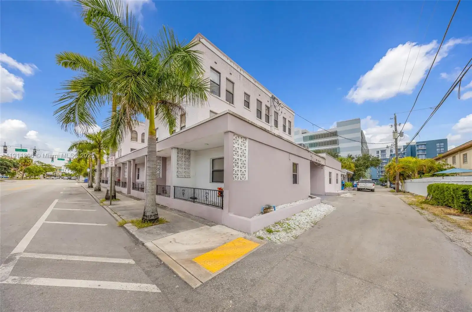 2001 Polk St, Hollywood FL 33020 photo 4