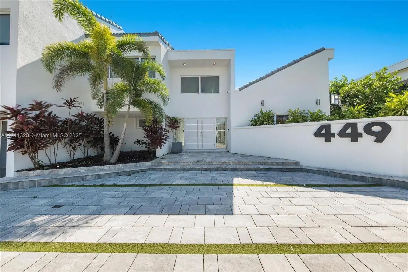 449 Holiday Dr, Hallandale Beach FL 33009 photo 2