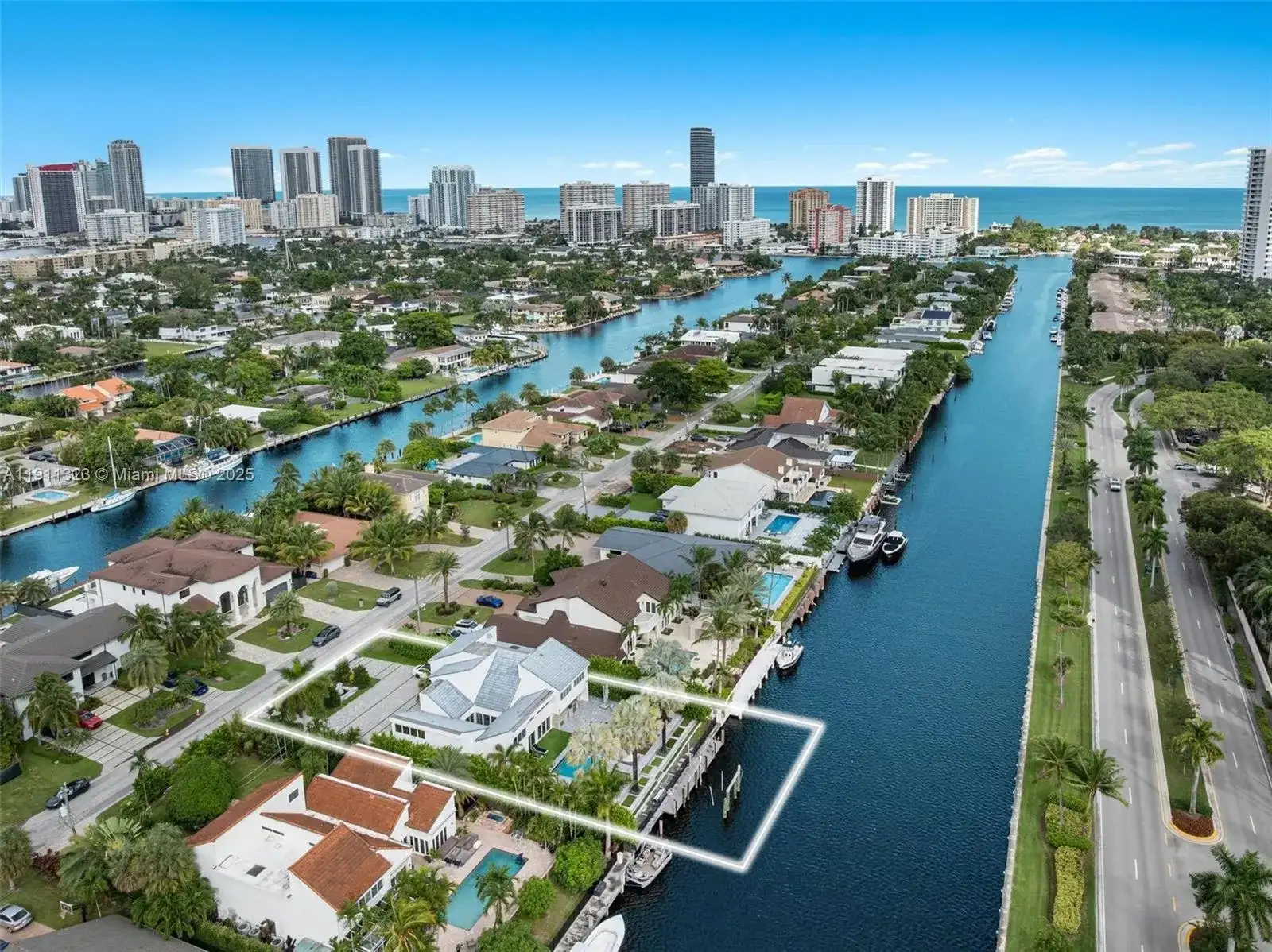 449 Holiday Dr, Hallandale Beach FL 33009 photo 4