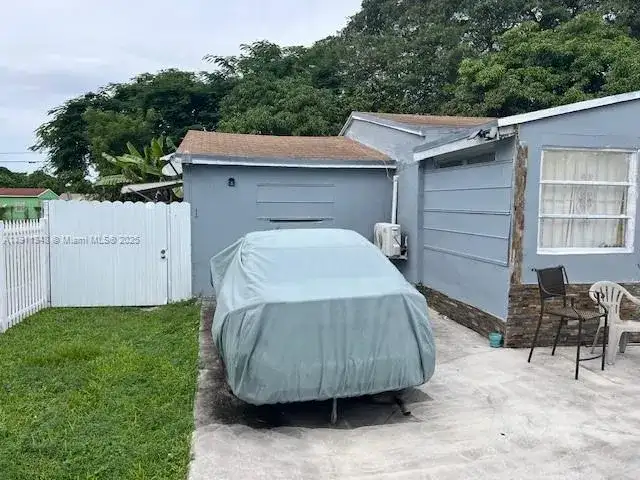 1487 NW 100th St, Miami FL 33147 photo 2