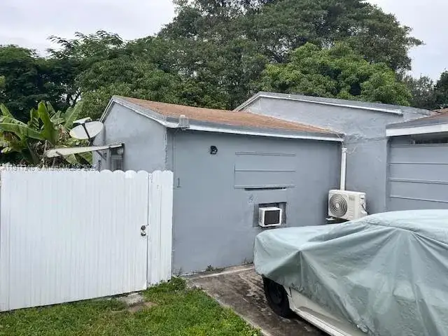 1487 NW 100th St, Miami FL 33147 photo 3