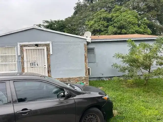 1487 NW 100th St, Miami FL 33147 photo 4