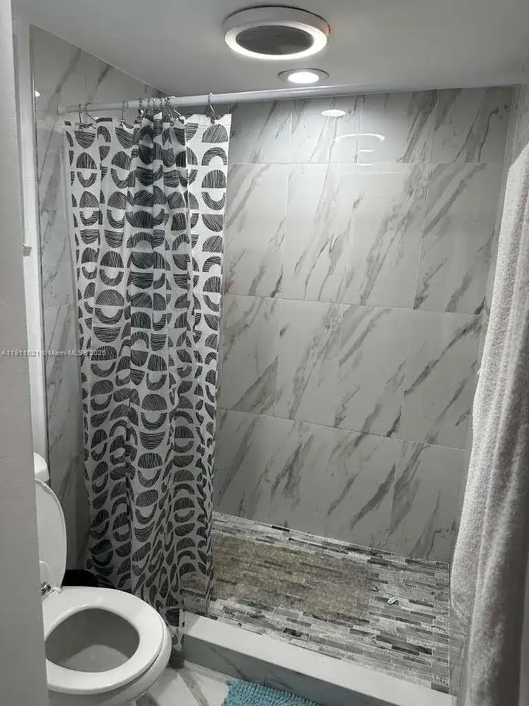 210 Fontainebleau Blvd # 413, Miami FL 33172 photo 4