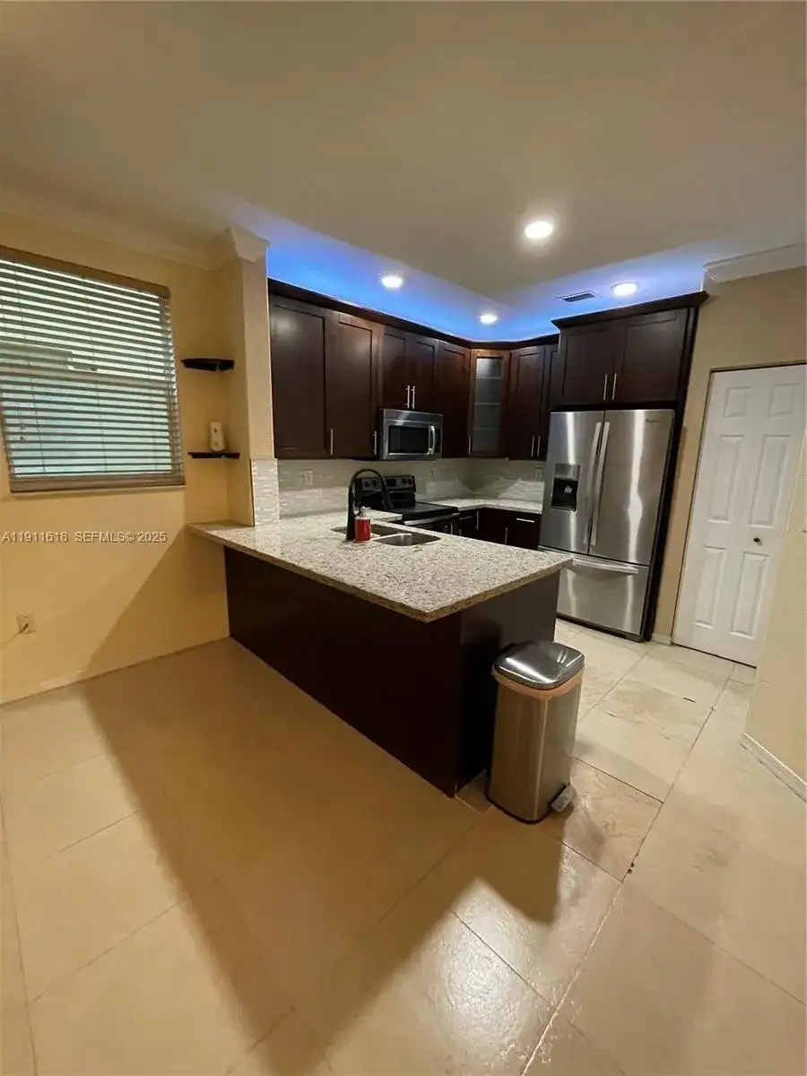 20774 SW 90th Pl, Cutler Bay FL 33189 photo 4