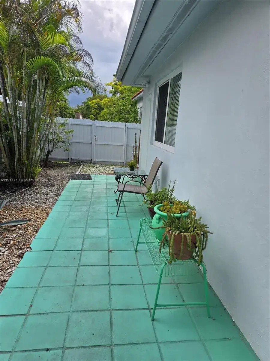445 NW 125th St # 2, North Miami FL 33168 photo 2