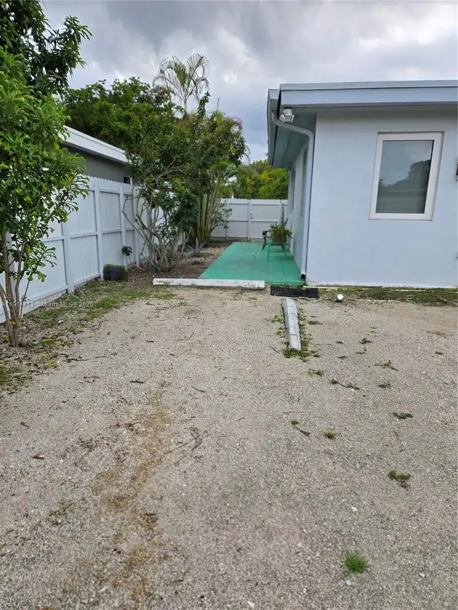 445 NW 125th St # 2, North Miami FL 33168 photo 3