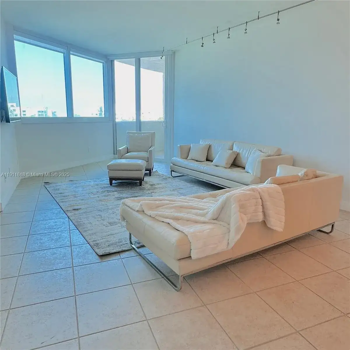 300 S Pointe Dr # 704, Miami Beach FL 33139 photo 2