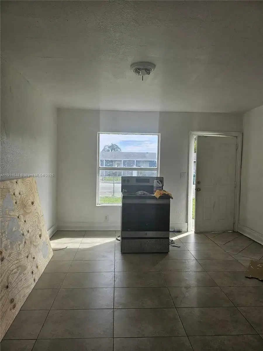 22300 SW 114th Ct, Miami FL 33170 photo 4