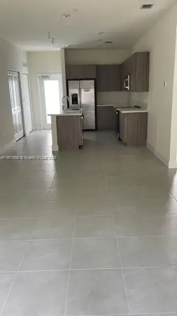 8265 NW 41 st # 102, Doral FL 33166 photo 2