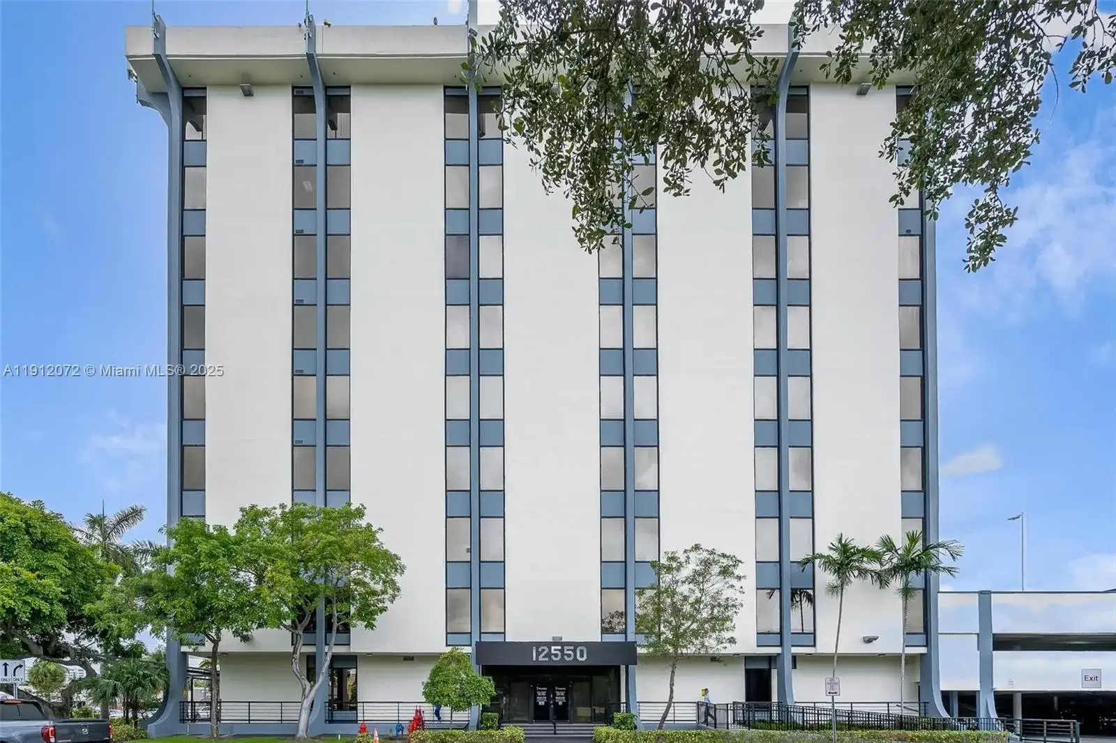 12550 Biscayne Blvd # 502, North Miami FL 33181 photo 2