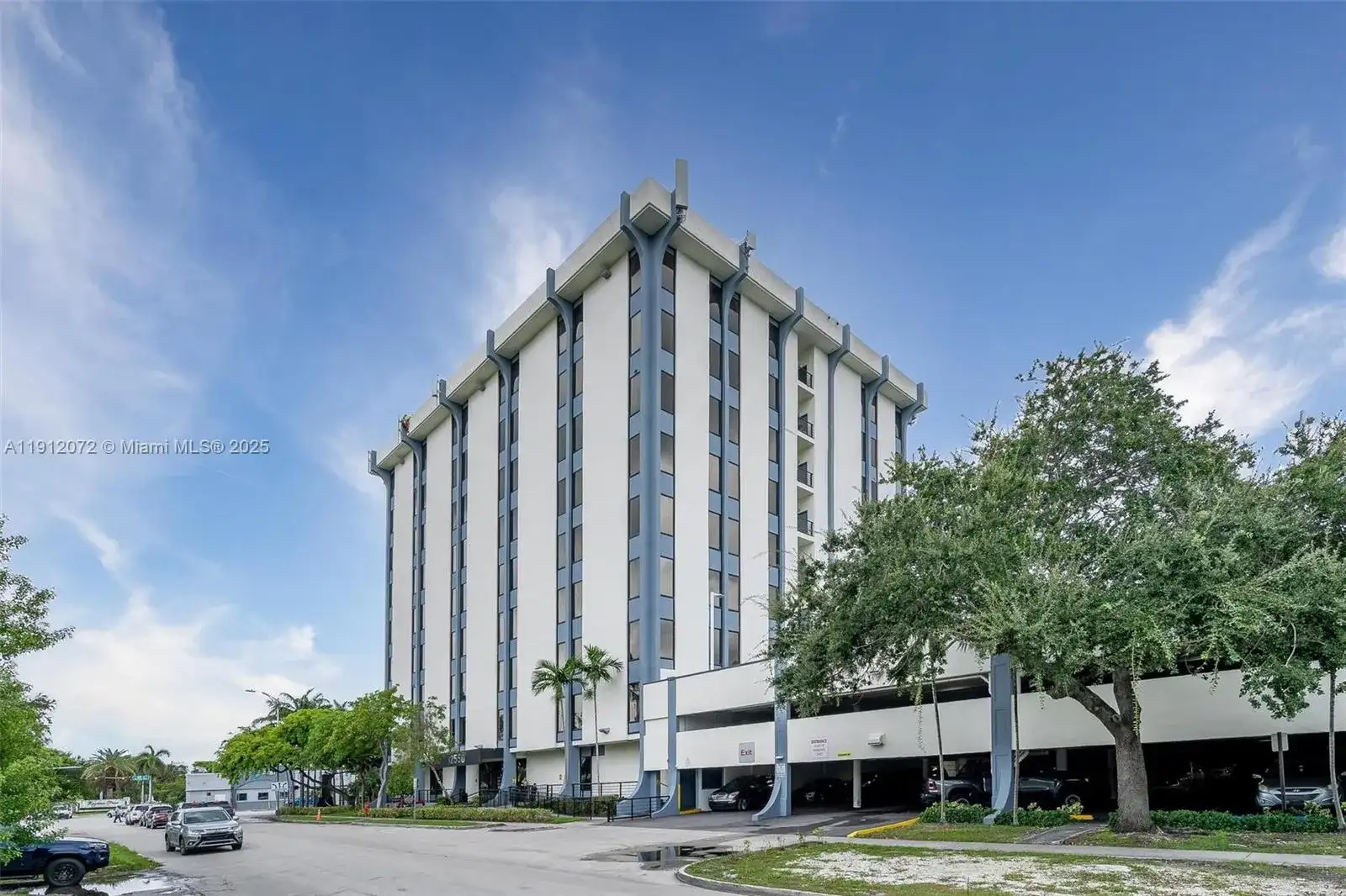 12550 Biscayne Blvd # 502, North Miami FL 33181 photo 4