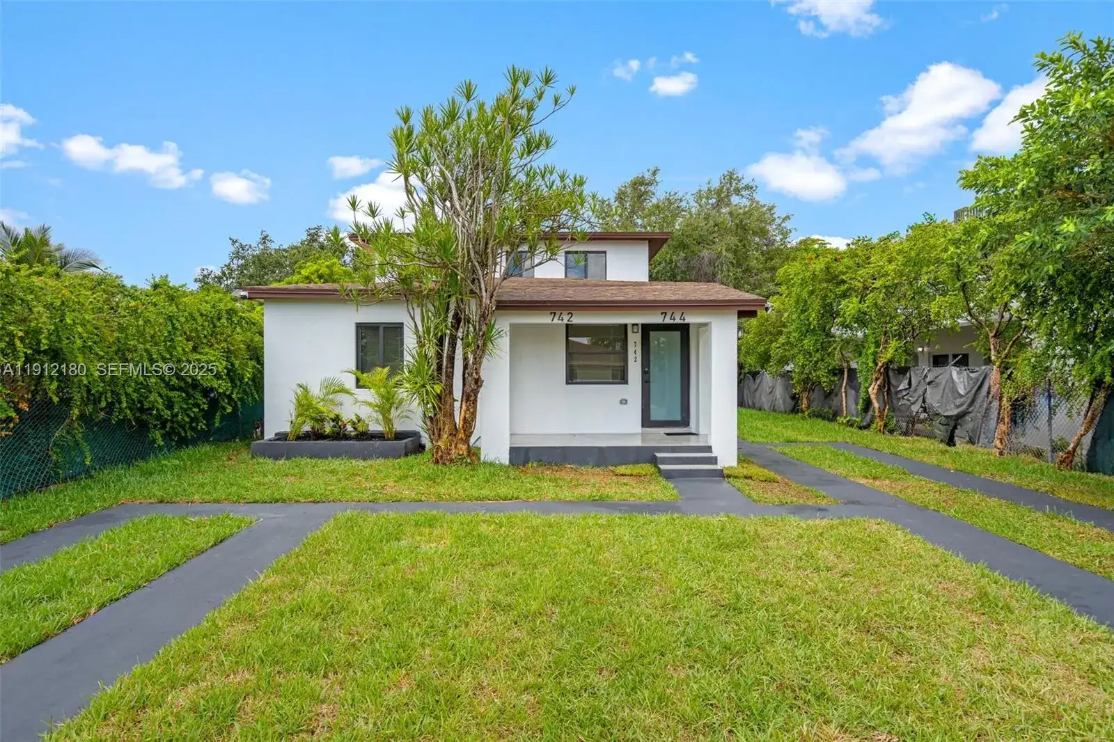 742 NW 70th St, Miami FL 33150 photo 2