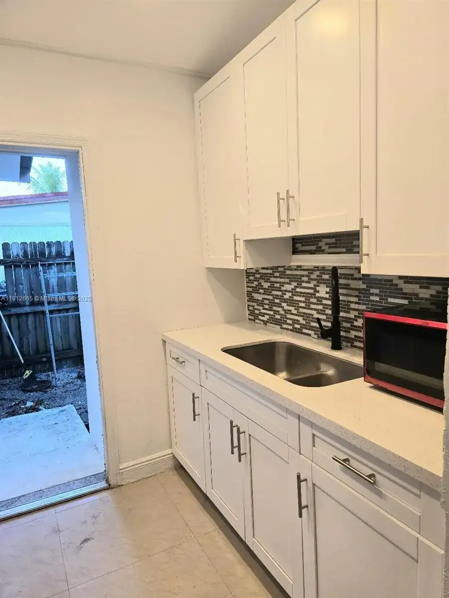 3621 SW 47th Ave, West Park FL 33023 photo 2