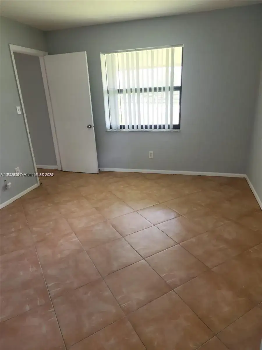 6061 Shakerwood Cir # 208, Tamarac FL 33319 photo 3