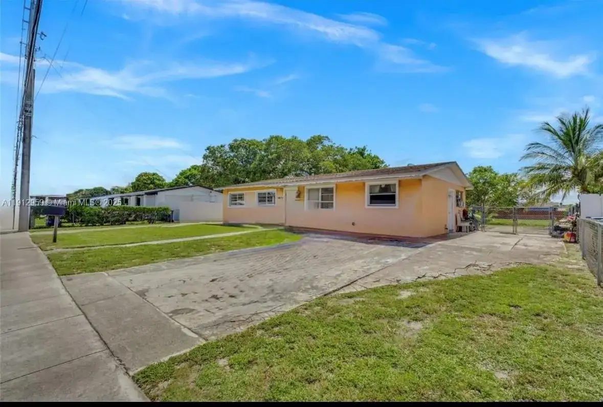 17210 NW 47th Ave, Miami Gardens FL 33055 photo 2