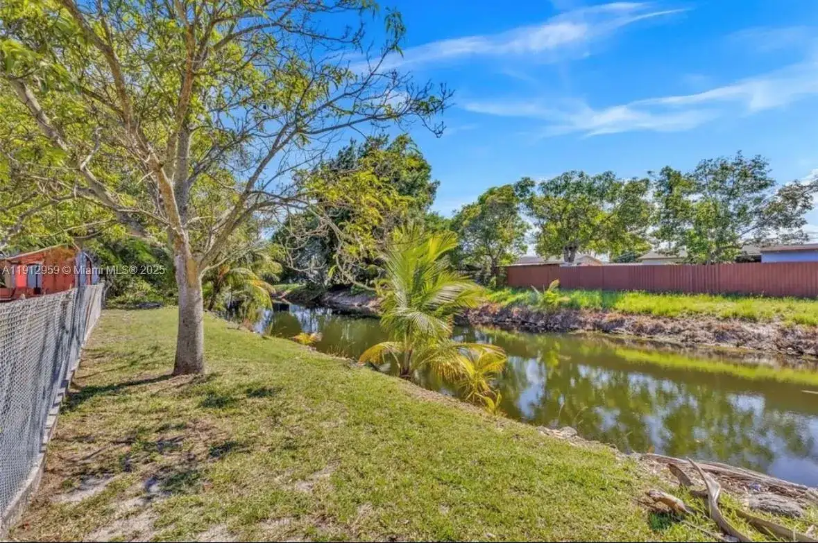 17210 NW 47th Ave, Miami Gardens FL 33055 photo 3