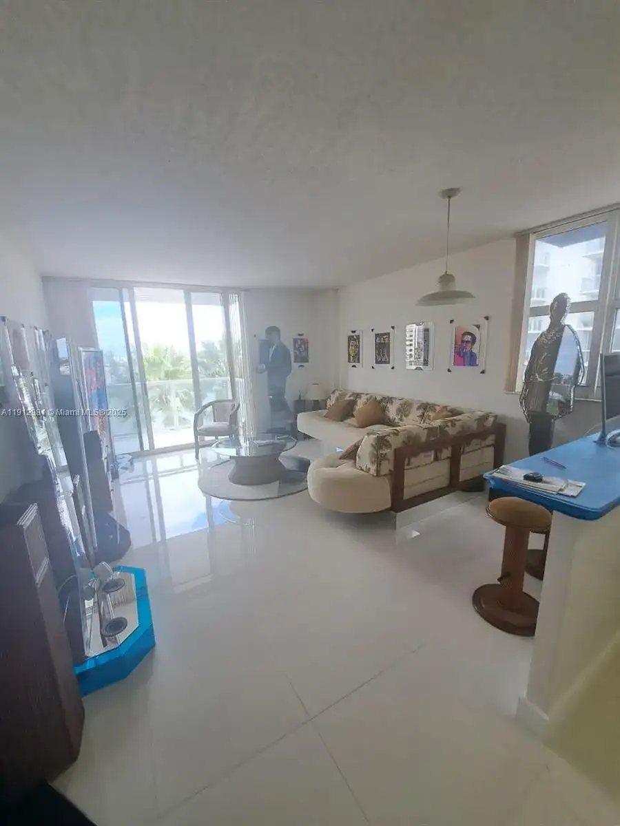 5085 NW 7th St # 602, Miami FL 33126 photo 4