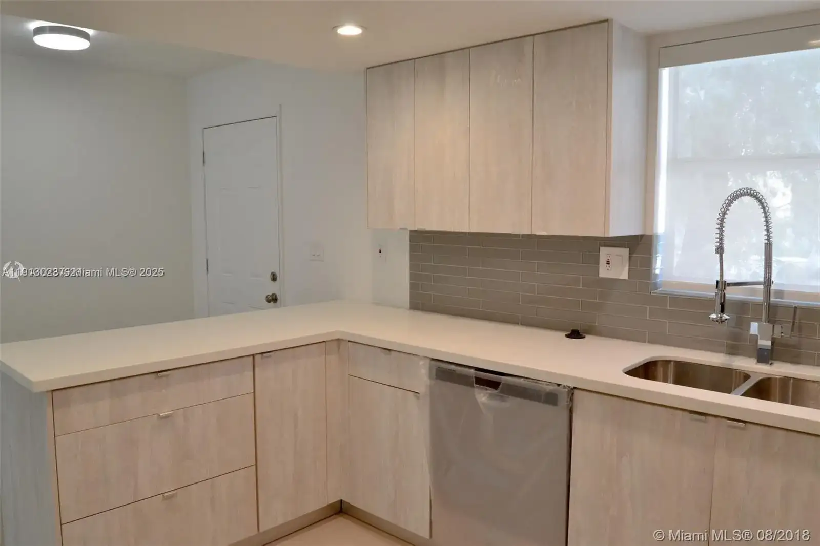 9375 Fontainebleau Blvd # L122, Miami FL 33172 photo 2