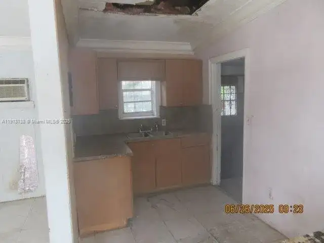 8400 NW 21st Ave, Miami FL 33147 photo 3