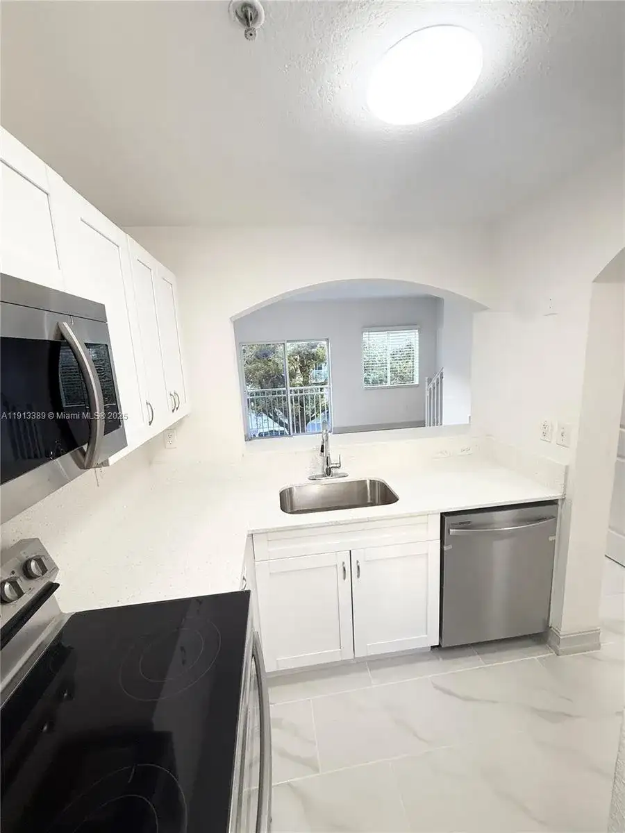 7991 NW 8th St # 113B, Miami FL 33126 photo 2