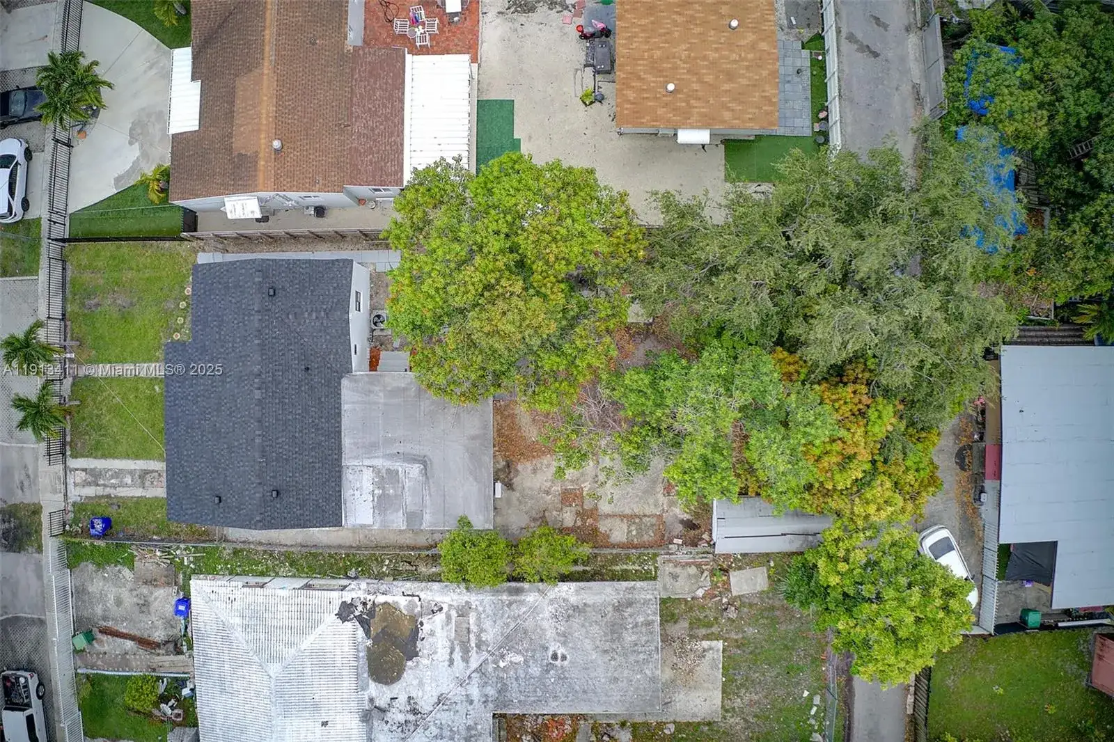 1426 NW 28th St, Miami FL 33142 photo 2