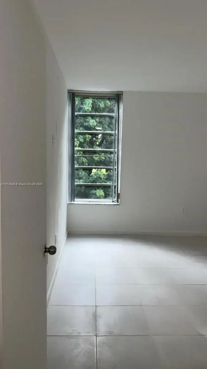 8860 Fontainebleau Blvd # 403, Miami FL 33172 photo 4
