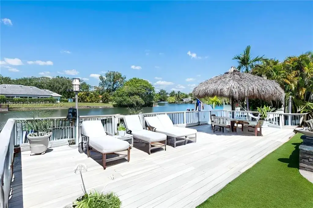 21280 NE 23rd Ave, Miami FL 33180 photo 4