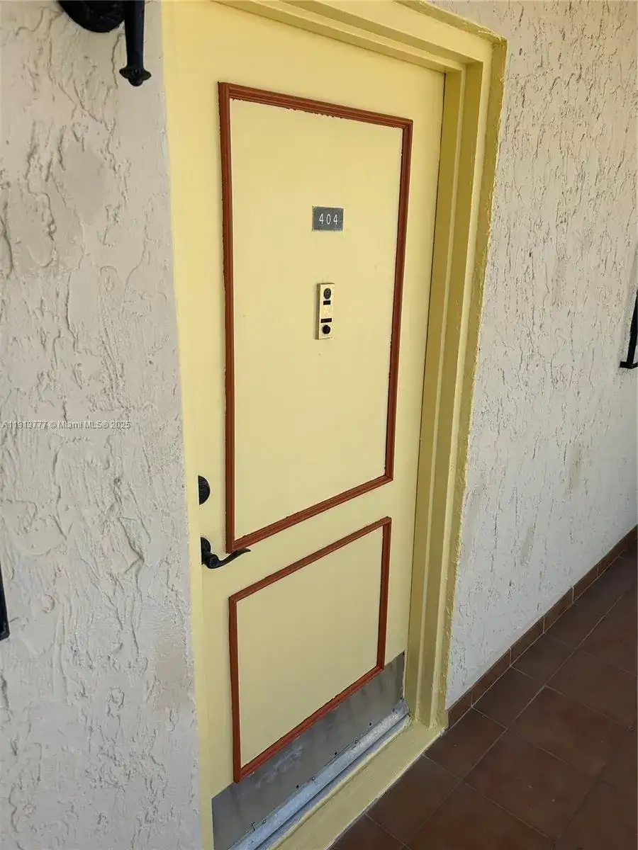 1051 SW 1st St # 404, Miami FL 33130 photo 2
