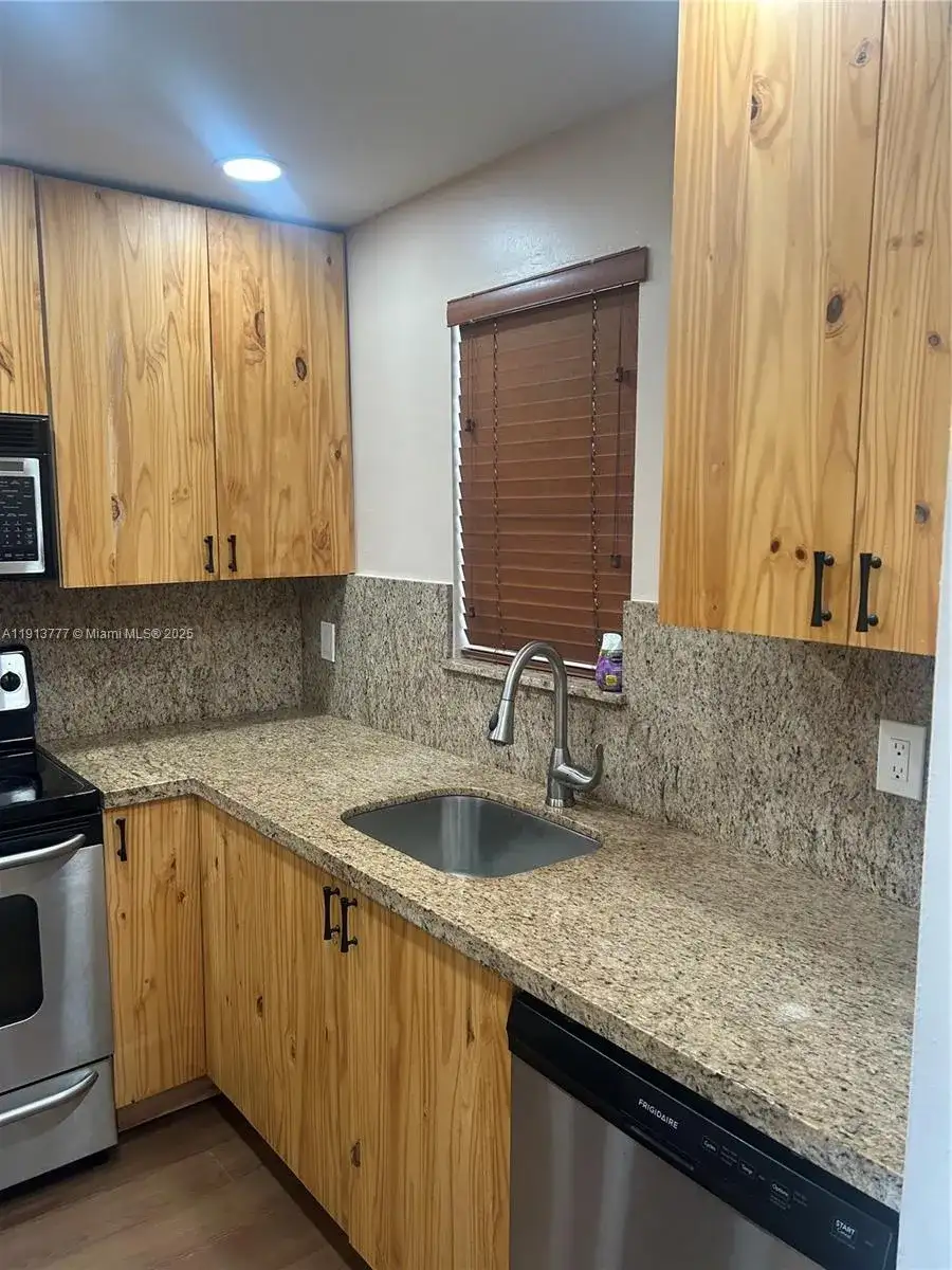 1051 SW 1st St # 404, Miami FL 33130 photo 3