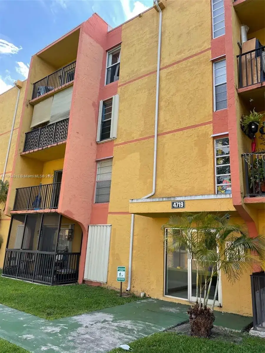 4719 NW 7th St # 11, Miami FL 33126 photo 2