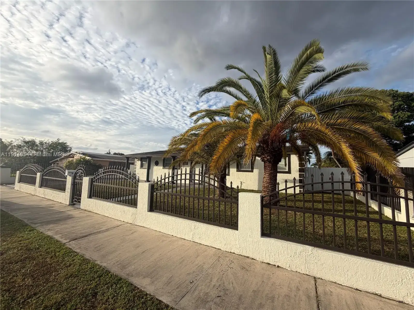 1311 NW 176th Ter, Miami Gardens FL 33169 photo 2