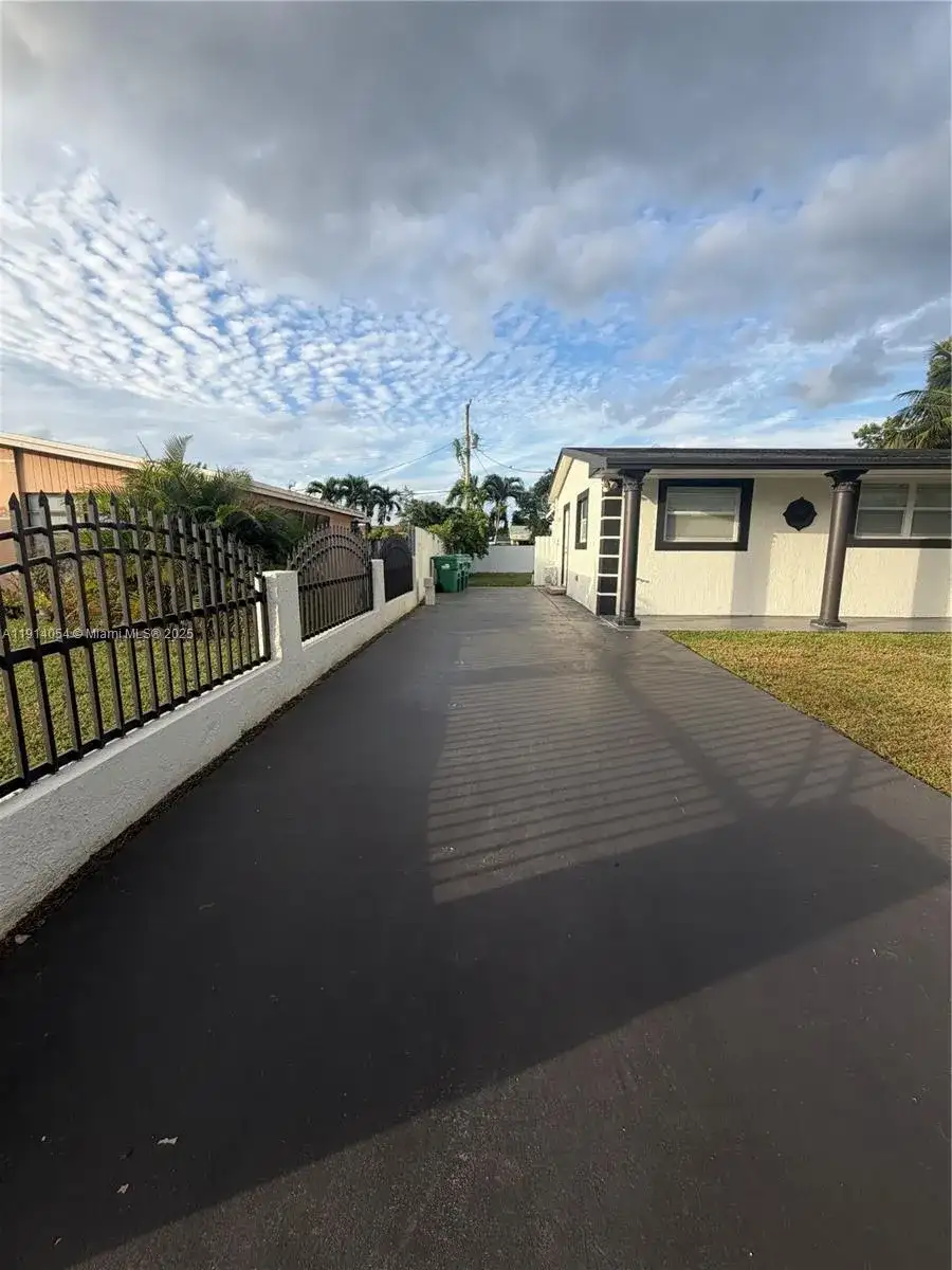 1311 NW 176th Ter, Miami Gardens FL 33169 photo 3